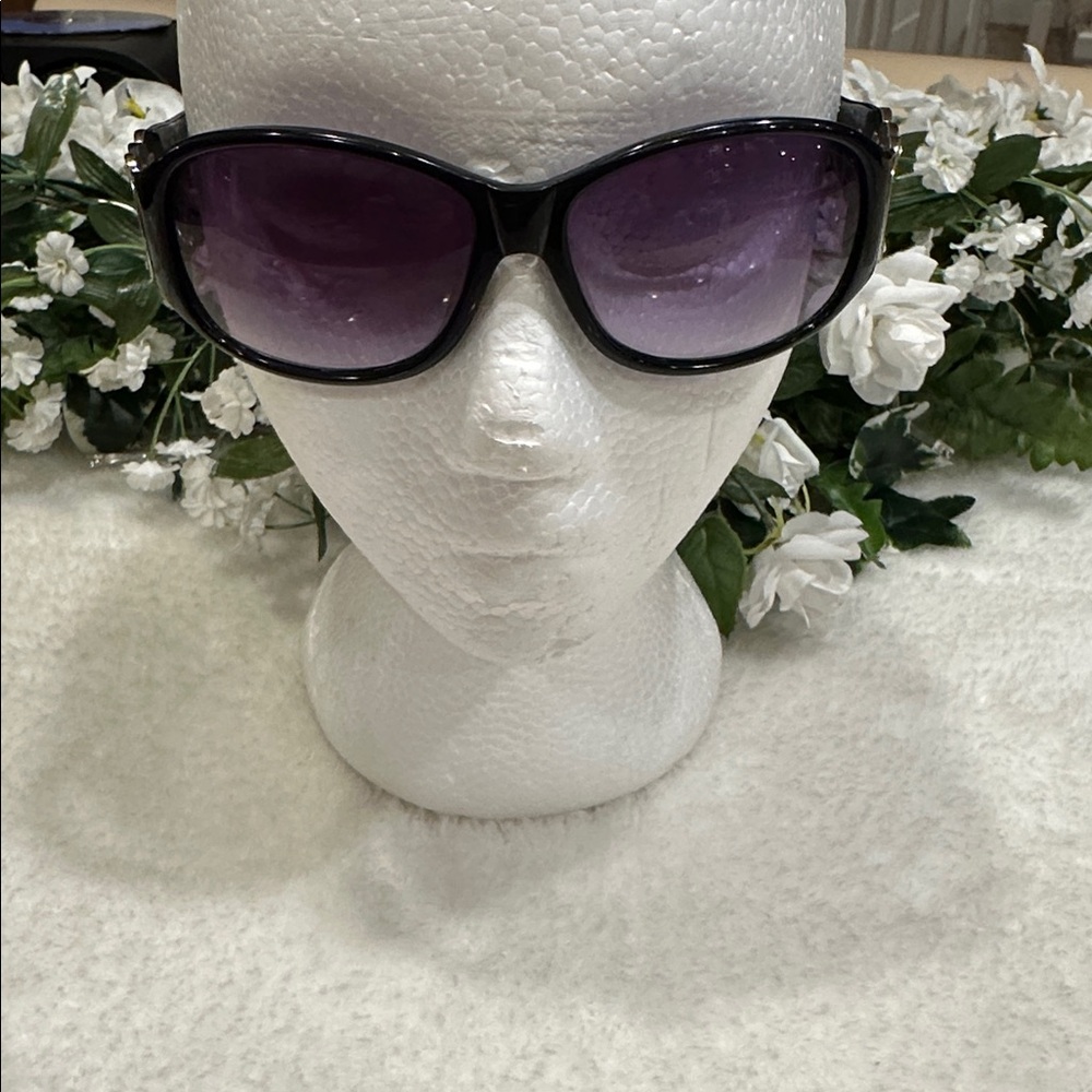 Salvatore Ferragamo sunglasses - Picture 2 of 9